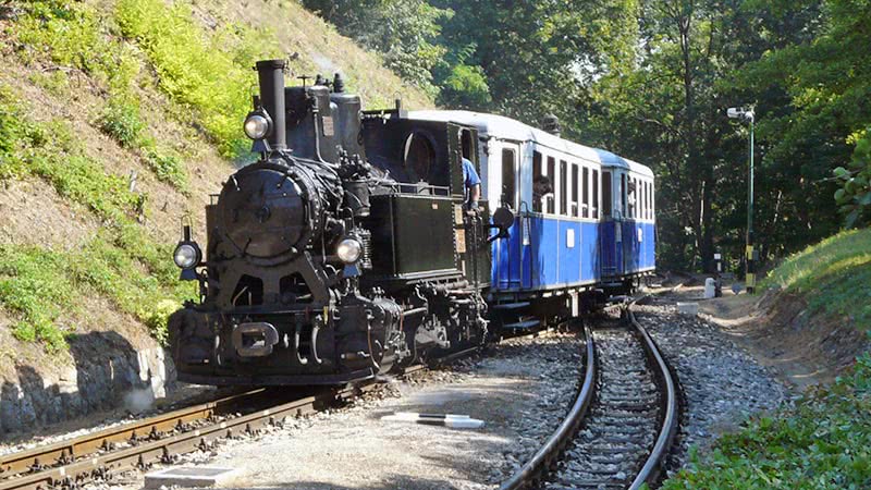 ブダペスト子供鉄道の蒸気機関車　週末などに運行