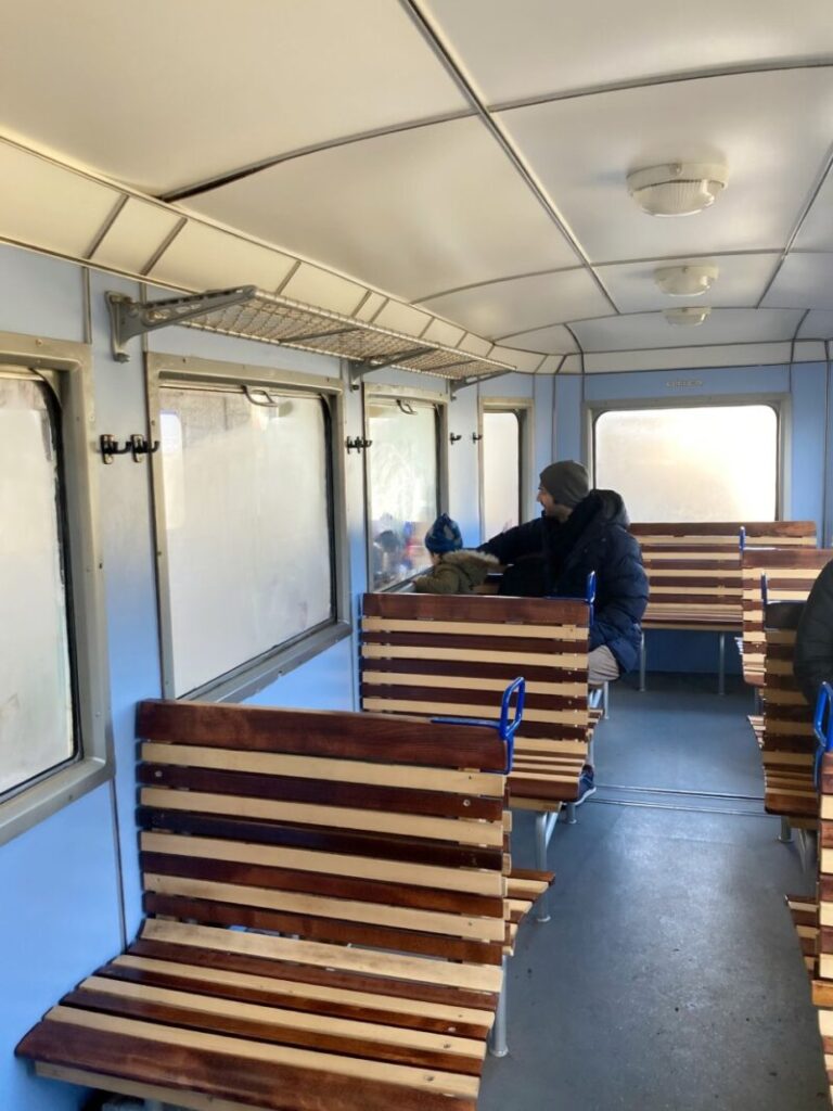 ブダペスト子供鉄道　冬の車両の内部の様子