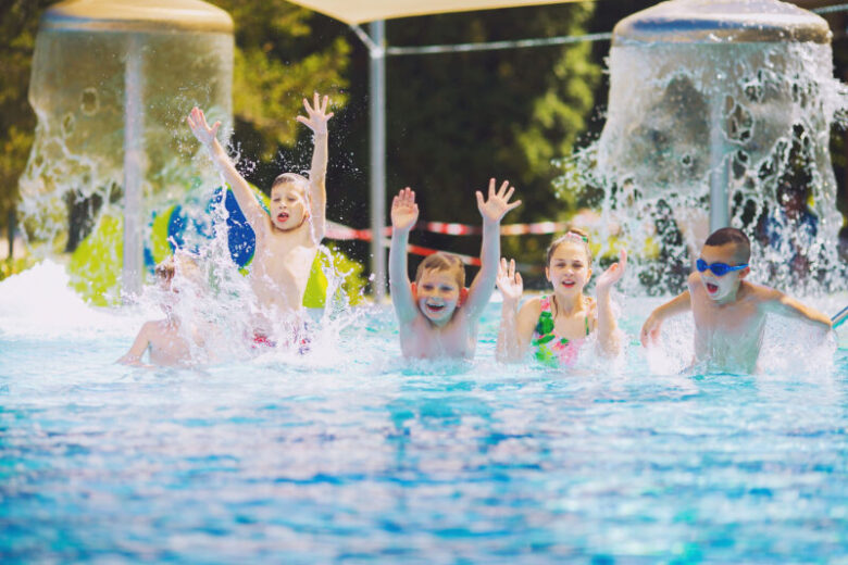 ハンガリーのへーヴィーズ温泉湖の子供プール