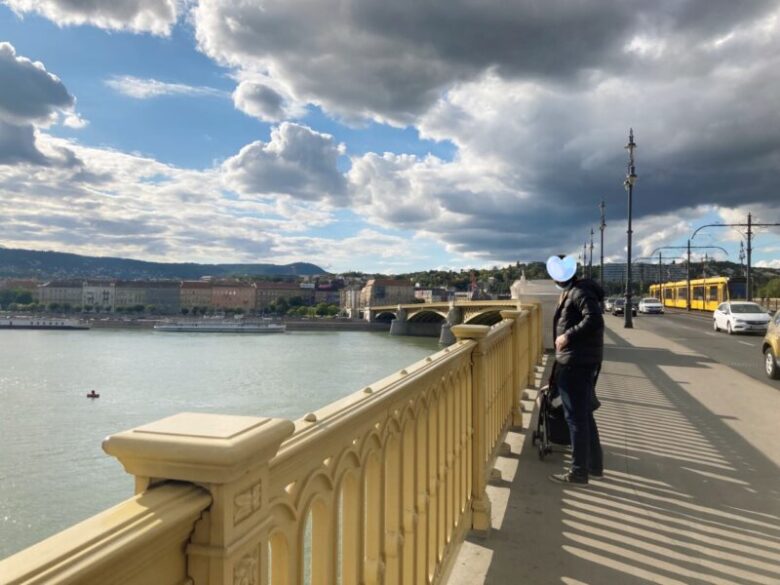 ブダペストのマルギット島　黄色いマルギット橋