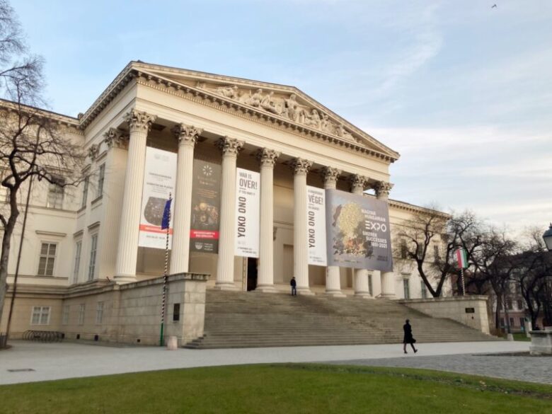 ブダペストにあるハンガリー国立博物館の外観