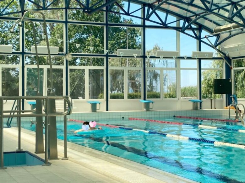 OTP Hotel Balatonszemesの遊泳用25メートルプール