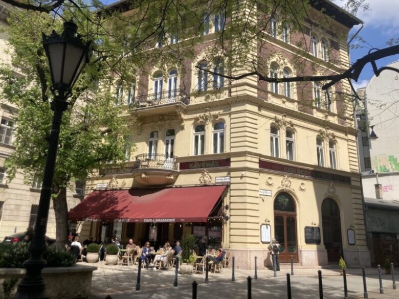 Gerlóczyカフェの建物。上の階はホテル。