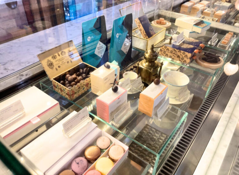 ブダペストのカフェジェルボーの、お土産用マカロンやチョコレート