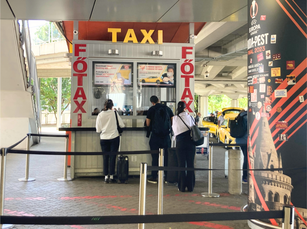 ブダペスト空港のタクシーブース