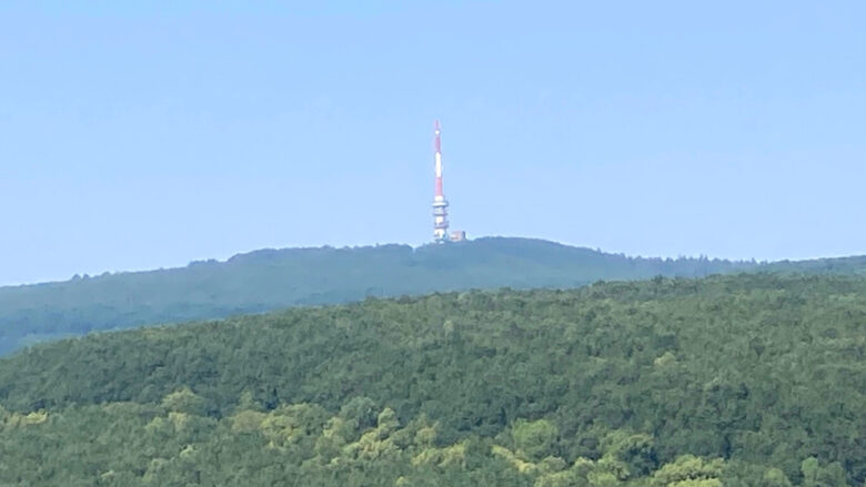 ケーケシュ山とテレビ塔