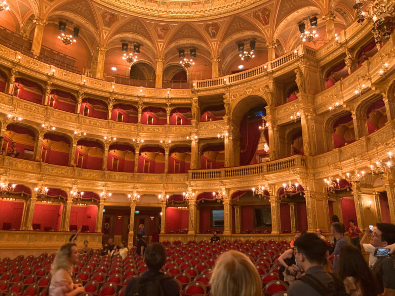 ブダペストのオペラ座見学ツアーで訪れたオペラ座内部