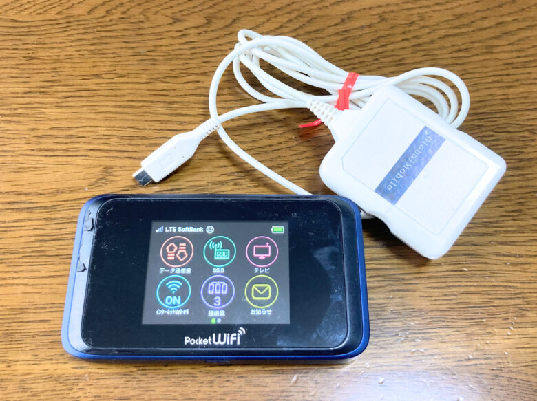 日本で使用したポケットWifiと充電器