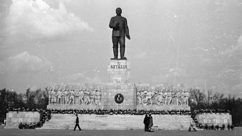スターリンの彫像
