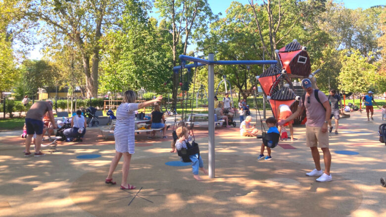 子供向けの公園の様子