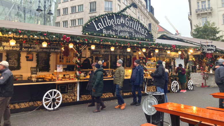 ヴルシュマルティ広場の食べ物の屋台