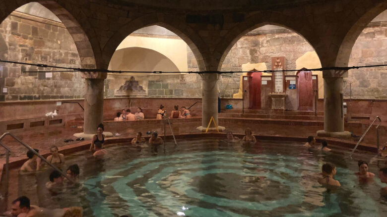 ルダシュ温泉のトルコ式温泉の様子
