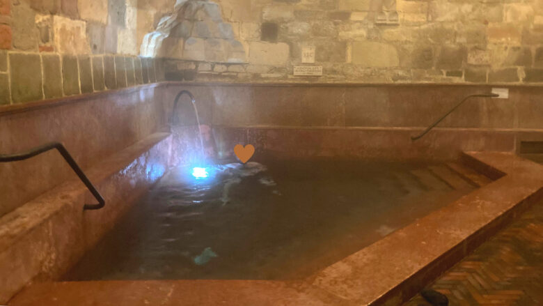 ルダシュ温泉のトルコ式温泉の角の浴槽