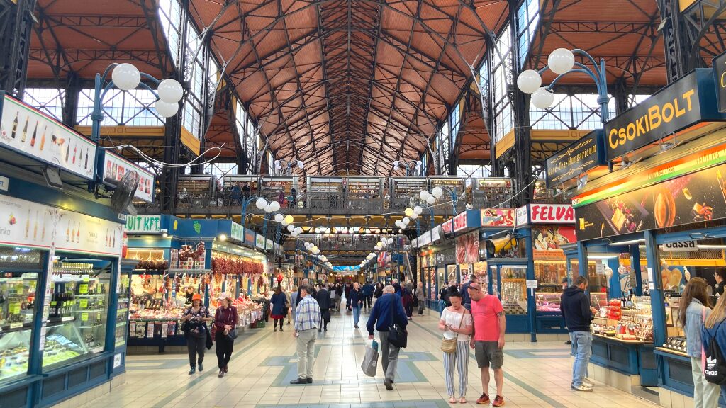 ブダペスト中央市場の内部の様子
