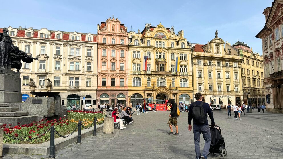 プラハの旧市街広場の一画の風景