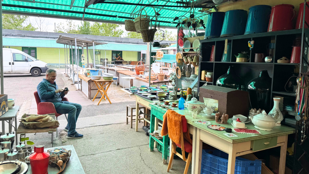 ブダペストの蚤の市「エチェリ市場」の平日、G7とG11のお店を訪問した時の様子