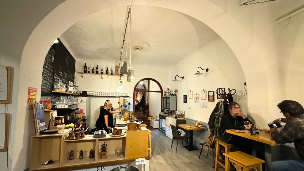 ハンガリーの南部の街ペーチにある「Balkan Bisztro」の店内の様子