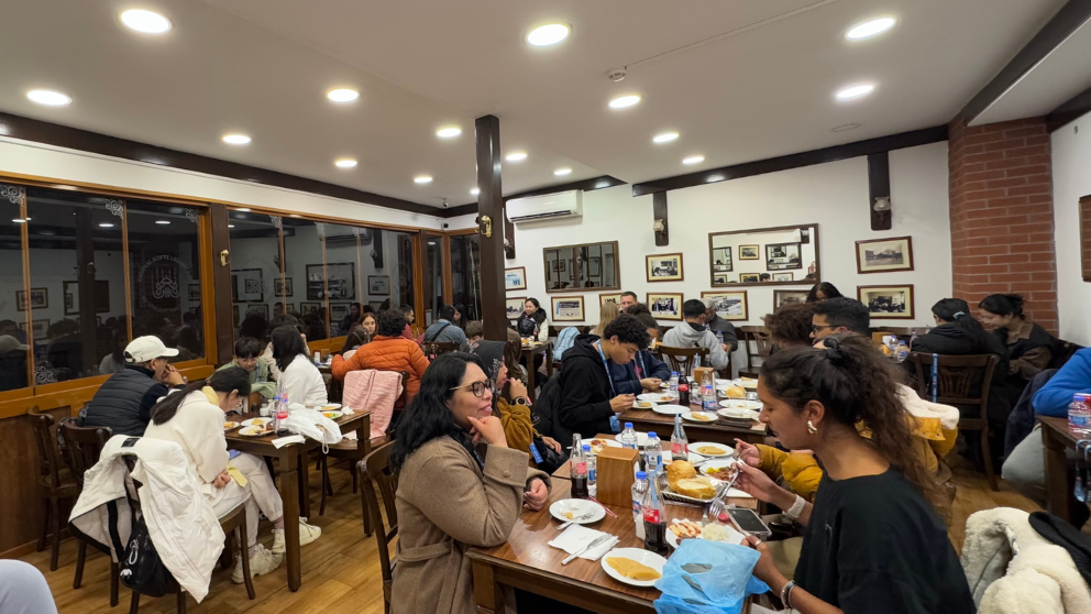 トルコの首都イスタンブールの老舗でキョフテをいただいた庶民的なお店