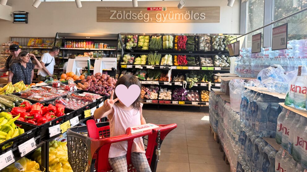 ハンガリーのバラトン湖畔の町、BalatonnlelleにSPARの野菜・果物コーナーの様子