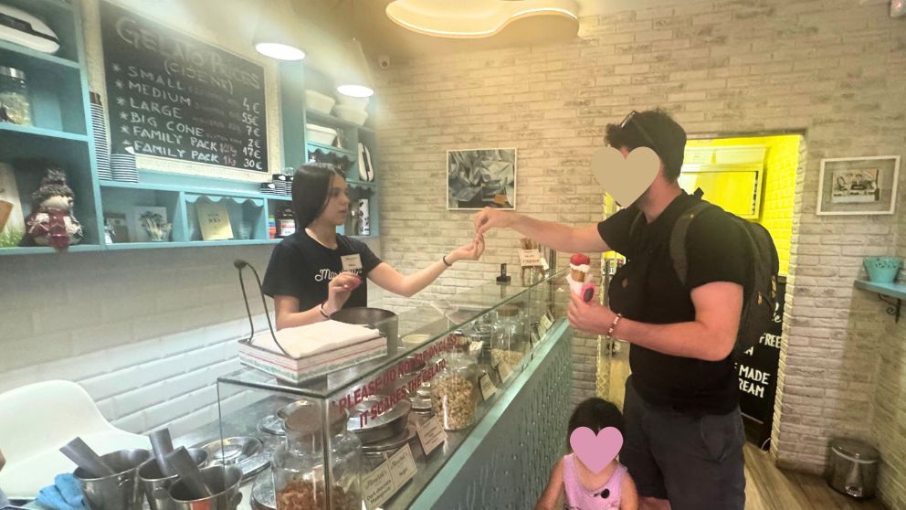 モンテネグロの世界遺産、コトルの旧市街にあるジェラート屋さんMarshall's Gelatoの店内