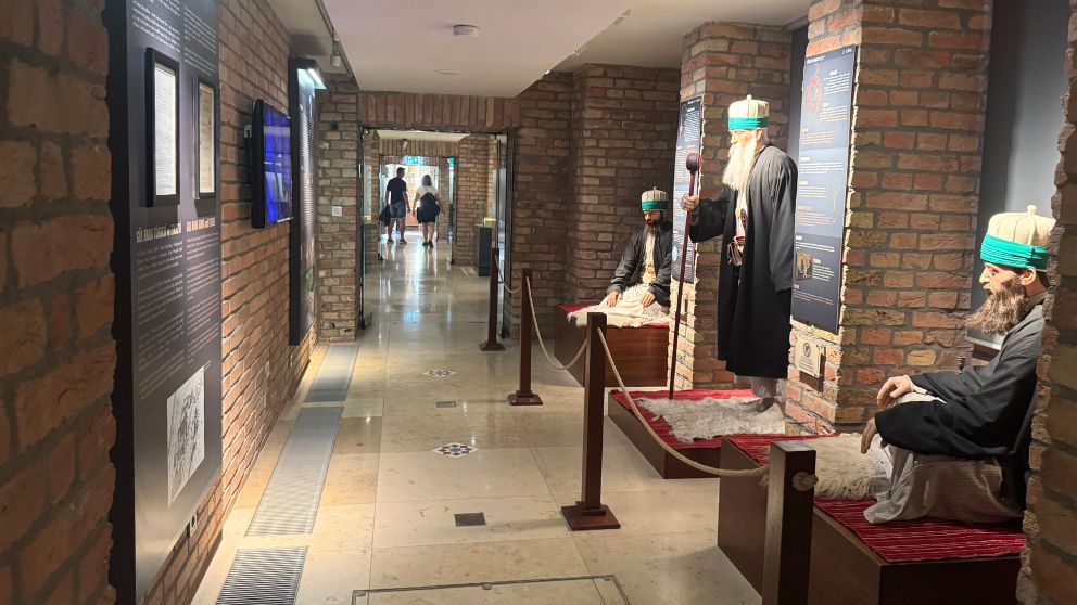 ブダペストにあるグル・ババの文化施設内にある展示物の様子