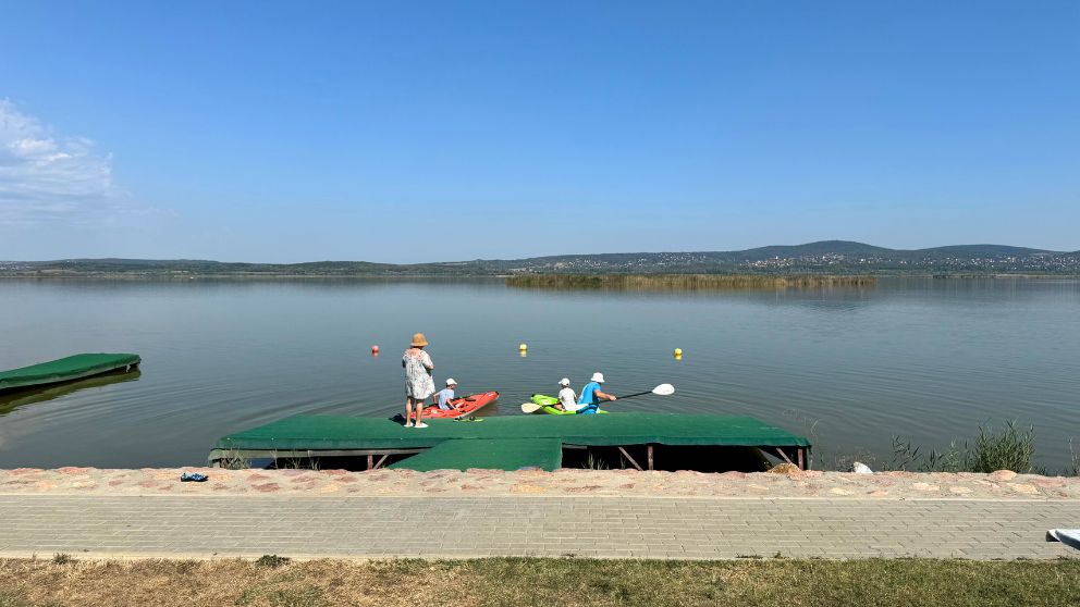 ハンガリーのヴェレンツェ湖半、Gardonyの風景