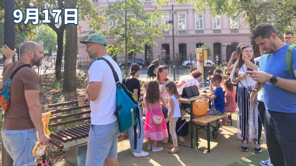 ブダペスト5区にあるKuflik játszótérに集まった人々。公園の再オープンでイベントが開かれていた
