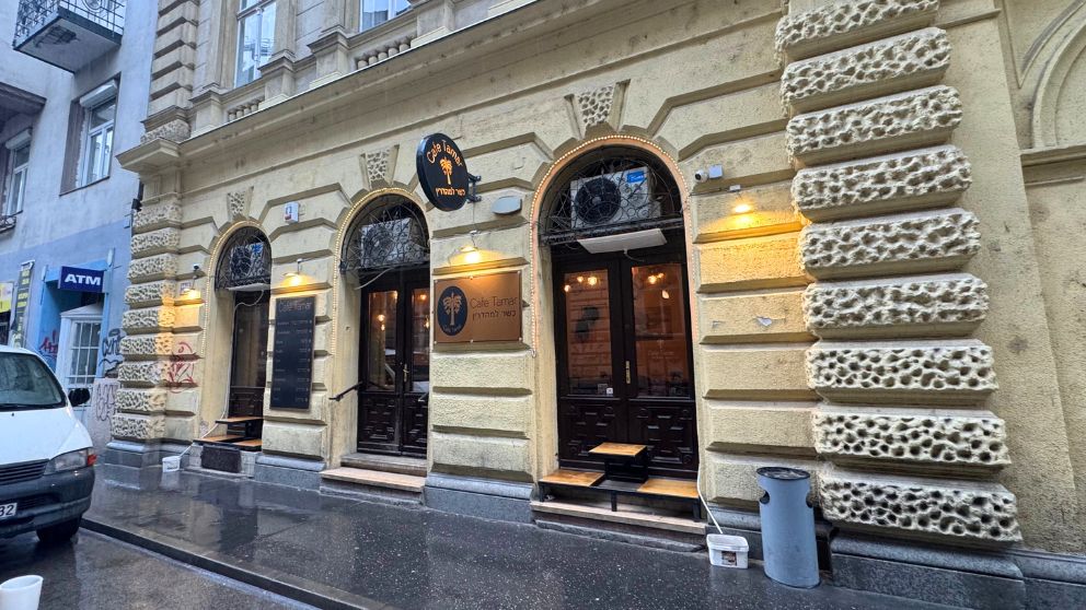 ブダペスト7区にあるコーシャレストランCafe Tamarの外観