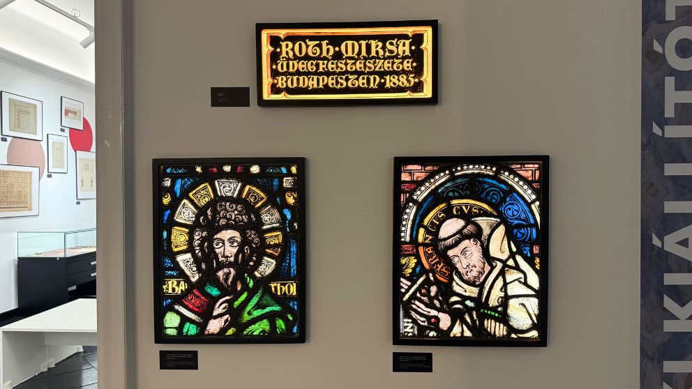 ブダペストの「ロート・ミクシャ記念館＆コレクション」の1階の廊下に飾られている1885年頃の作品3点