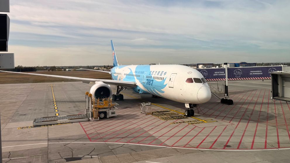 ブダペスト空港で撮影した中国南方航空の機体。水色と白が基調