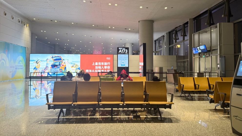 広州空港の搭乗ゲート付近の待合シートの様子