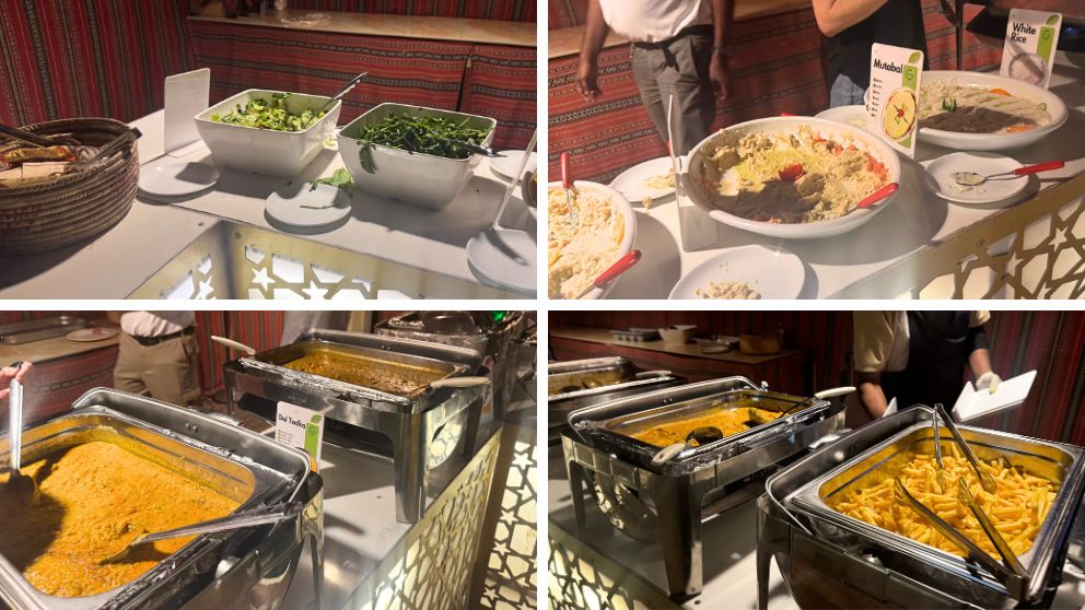 アブダビの砂漠ツアーのデザートキャンプのビュッフェ形式のディナーが並ぶ様子