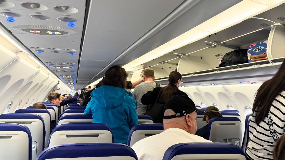 出発前のWIzz Airの機内の中の様子