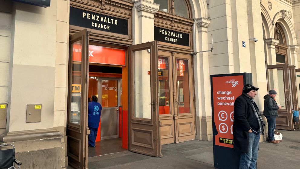 ブダペスト東駅の両替所の外観