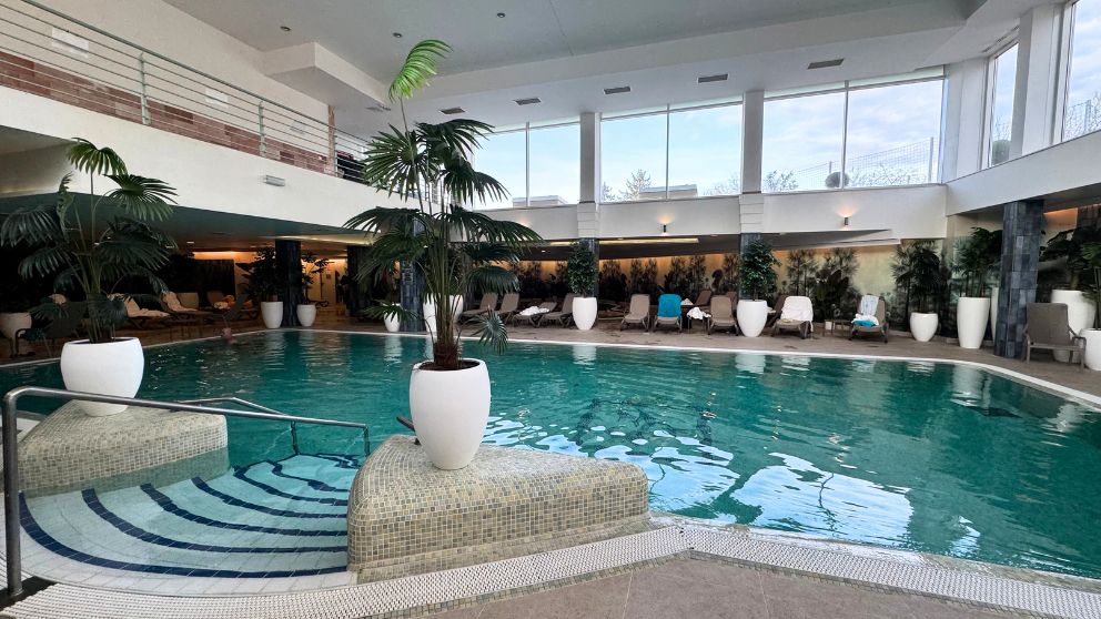 ハイドゥソボスローのホテル・アトランティスのウェルネスエリアの冷たいプール