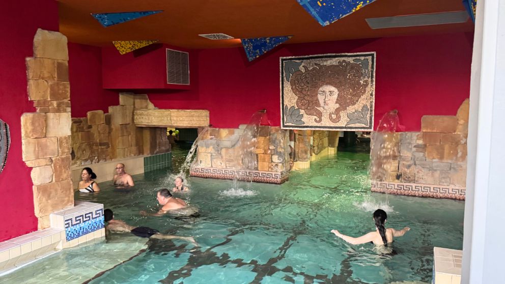 ハイドゥソボスローのフンガロスパ内「アクアパレス」のローマ風浴槽