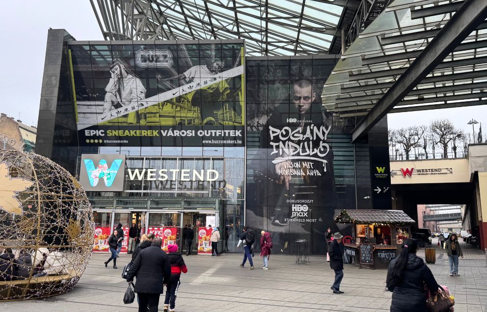 ブダペスト西駅の横にあるショッピングモール・ウェストエンドの入り口の様子