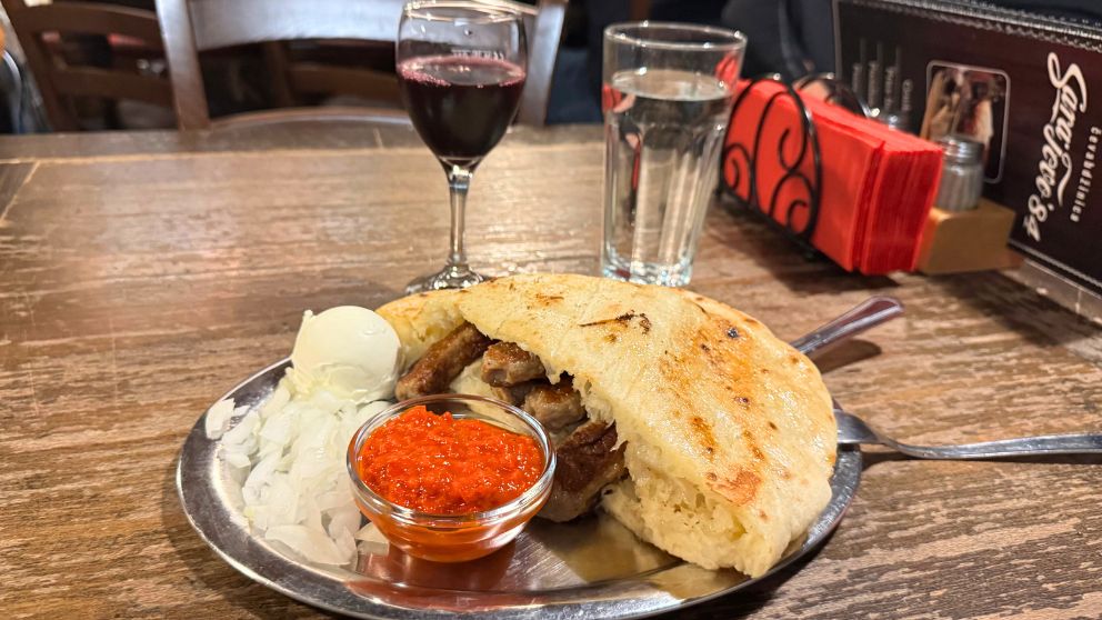 リュブリャナのサラエボ風レストランの食事