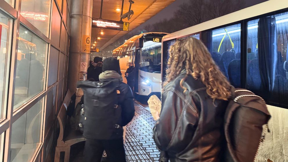 ブダペストのNepligetバスターミナルの様子。奥にリュブリャナ行きのバスが停車