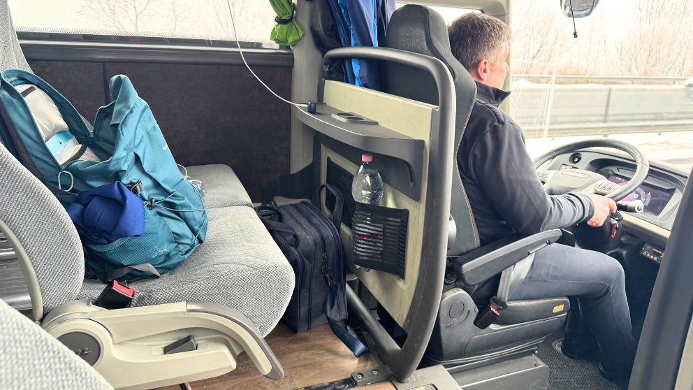 ブダペスト〜リュブリャナ間のパノラマシートの座席。あまり幅がない様子を撮影