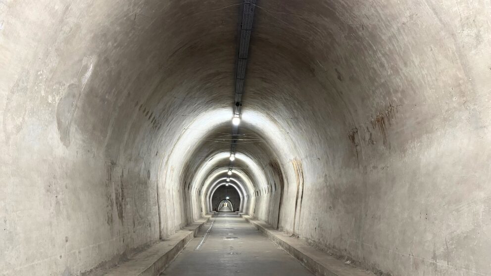 ザグレブのグリッチ・トンネルの内部の画像