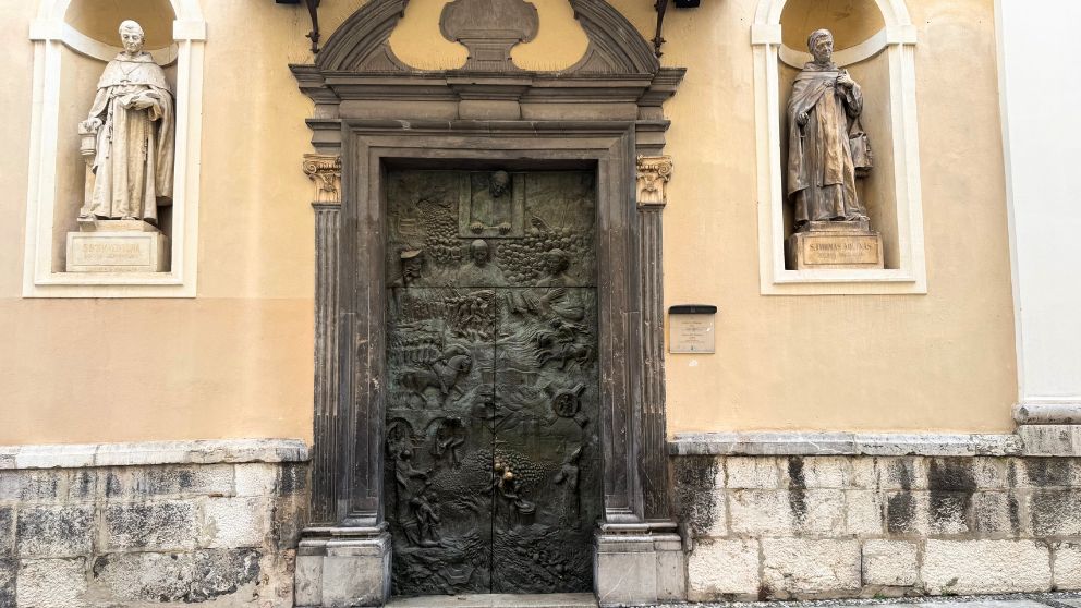 リュブリャナ大聖堂の聖堂の扉
