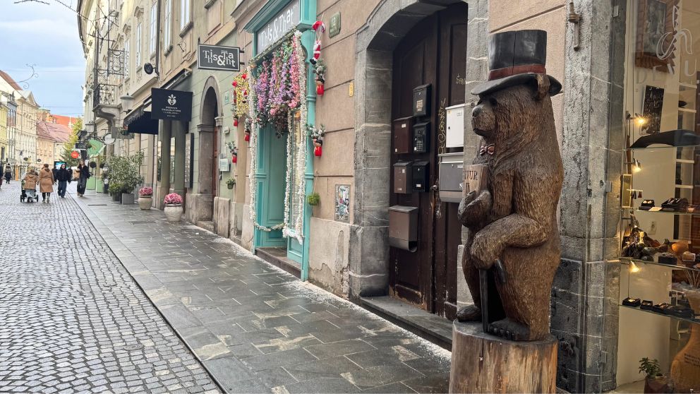 リュブリャナ旧市街のお土産物やさんが並ぶ通り