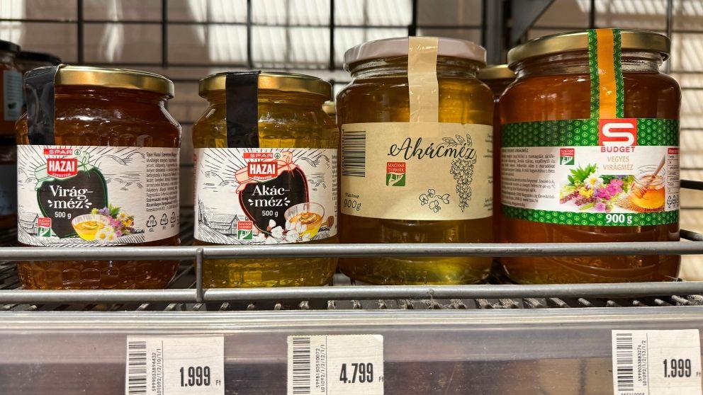 スーパーに並ぶハンガリーのはちみつ(アカシアや百花蜜)