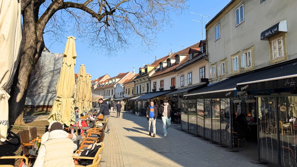 ザグレブのトカルチチェヴァ通りの朝の静かな様子