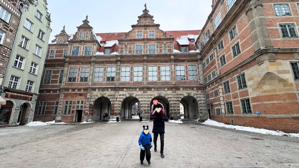 ポーランドのグダニスクの目抜通り王の道の終点、緑の門。門というよりは立派な建物