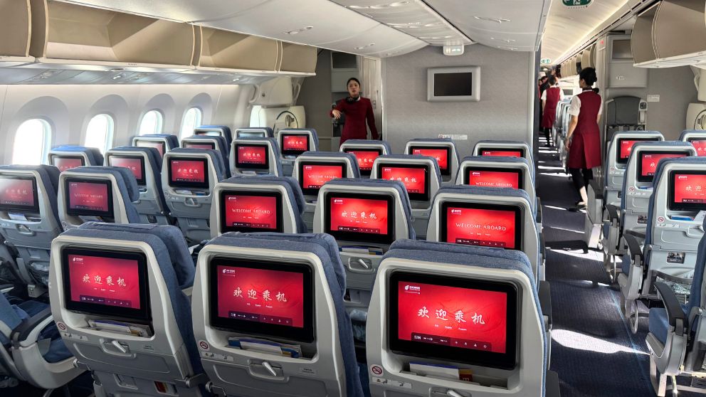 中国国際航空エコノミークラスの機内(ブダペスト→北京)