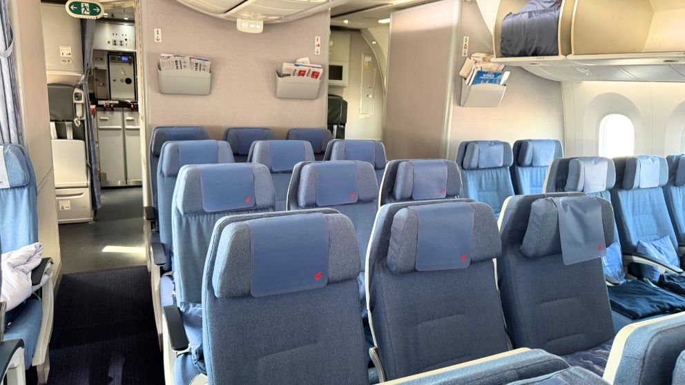 中国国際航空エコノミークラスの座席(ブダペスト→北京)
3−3−3の並び