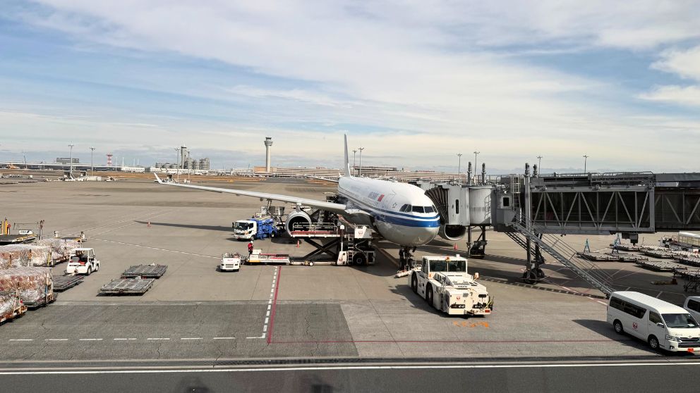羽田空港に到着した中国国際航空の機体