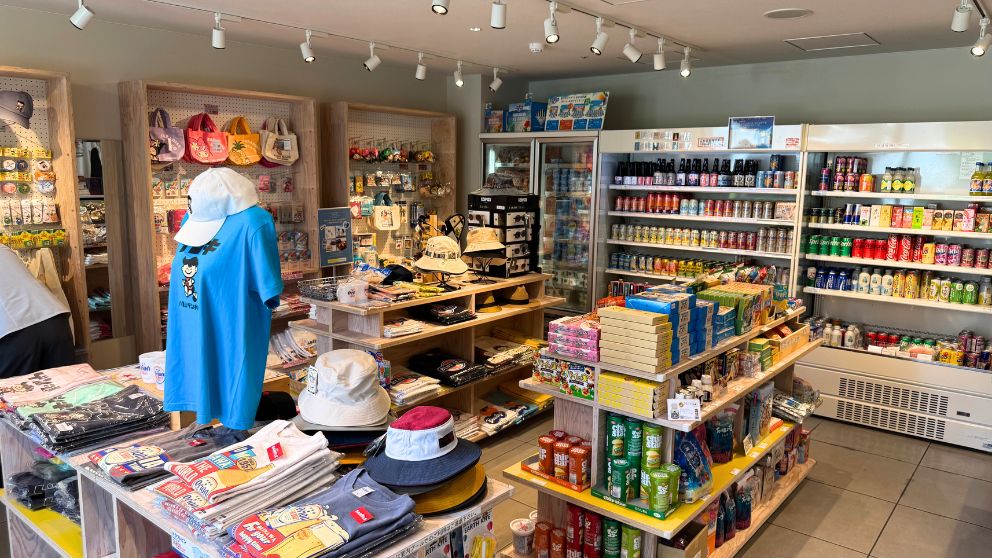 フサキビーチリゾートの売店、Terrace Shopの店内の様子